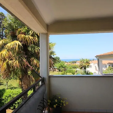 Apartment Ferienwohnung Andrea Mit Meerblick, Balkon Mit Gartenmobeln, Strandnah, Ruhige Lage Porec