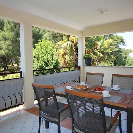 Ferienwohnung Andrea Mit Meerblick, Balkon Mit Gartenmobeln, Strandnah, Ruhige Lage * Porec