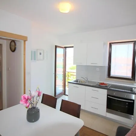 Ferienwohnung Andrea Mit Meerblick, Balkon Mit Gartenmobeln, Strandnah, Ruhige Lage * Porec